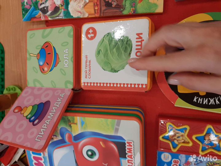 Книги детские муз, с окошками, пазлами