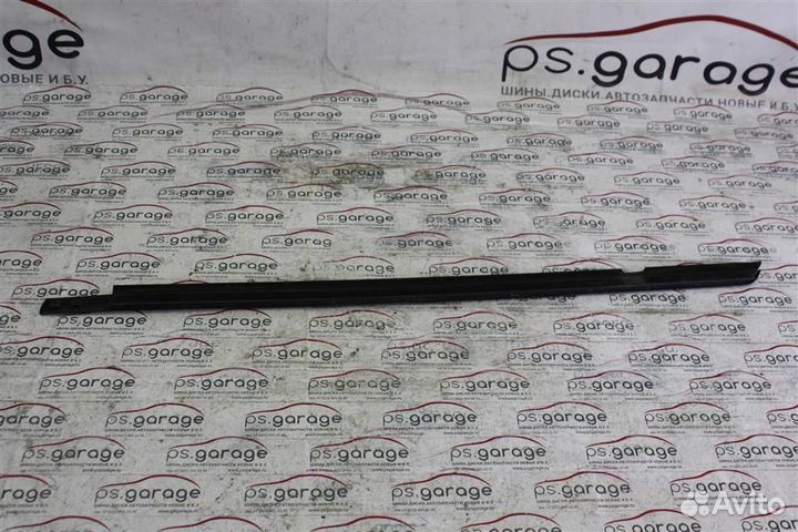 Молдинг стекла задней правой двери Opel Astra H