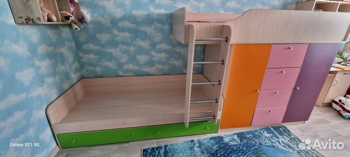 Продам детскую кровать двухярусную
