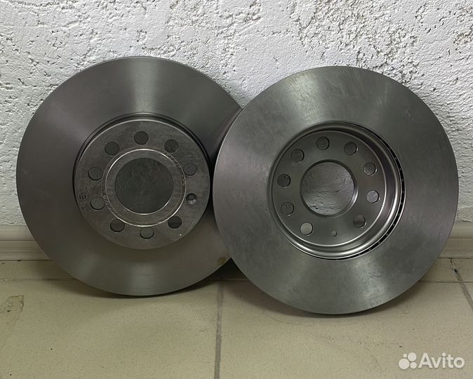 Тормозной диск передний Audi А3 VW golf Sk Octavia
