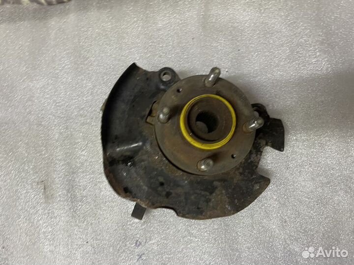 Кулак со ступицей передний правый Accent 2 Акцент