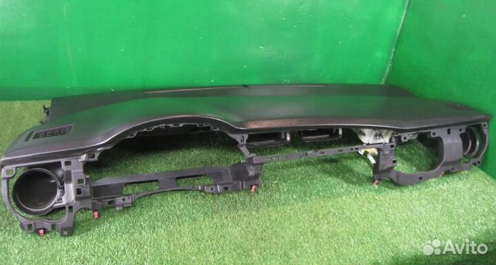 Торпедо Toyota Auris E18 2015