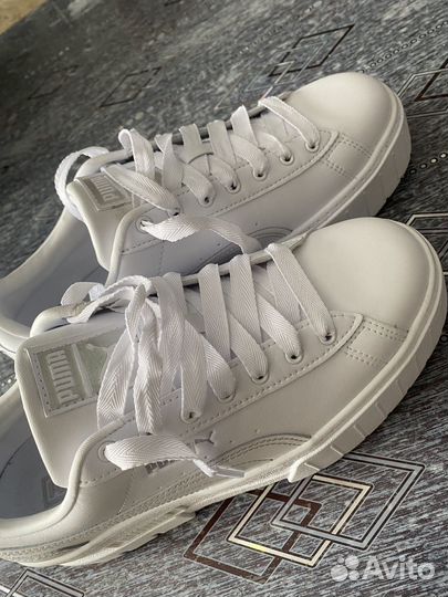 Кроссовки женские