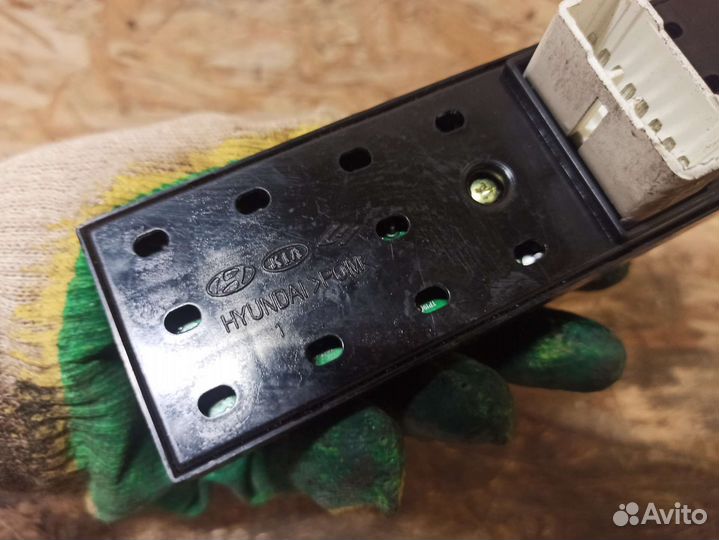 Блок управления подъемниками Hyundai Tucson 1