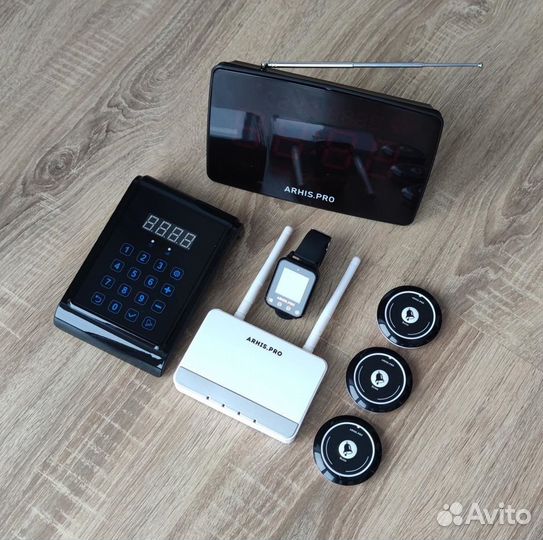 Кнопка вызова официанта в комллекте с часами табло