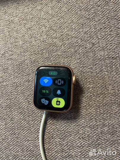 Apple watch series 5 40mm Gold Aluminum Case