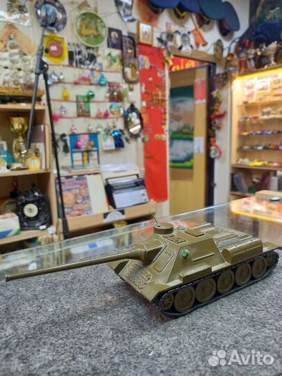 Детская игрушка танк