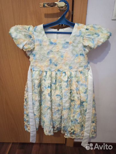 Детское нарядное платье 130