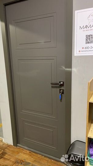 Место мастеру по ресничкам и бровист/маникюр