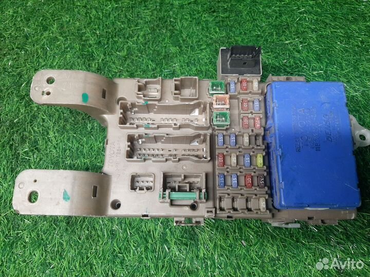 В наличии: блок предохранителей Toyota Corolla 9