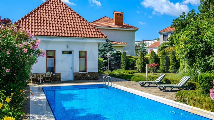 Дом 327 м² на участке 21 сот.