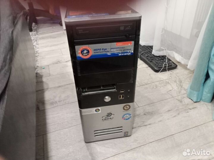 Компьютерный стол