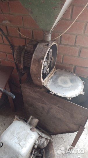 Продам баки, зернодробилки