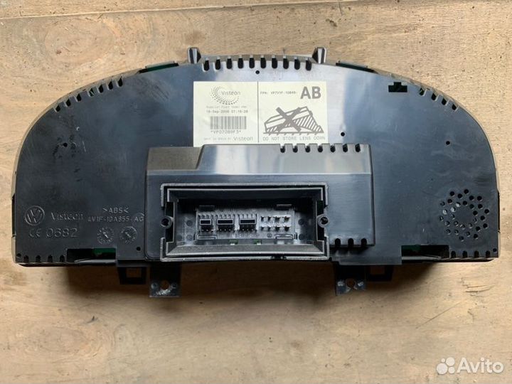 Панель приборов Volkswagen Golf 5 2003-2009