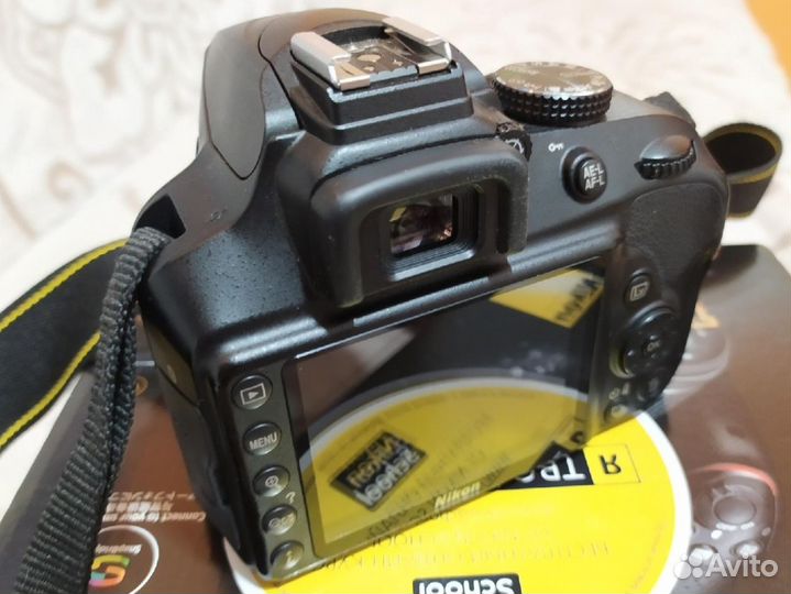 Зеркальный фотоаппарат Nikon