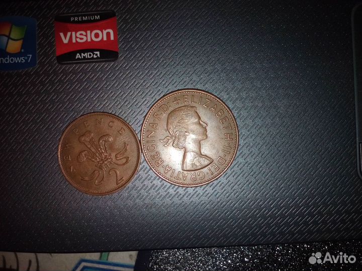 Пара монет. Pence и Penny