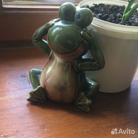 Лягушка статуэтка