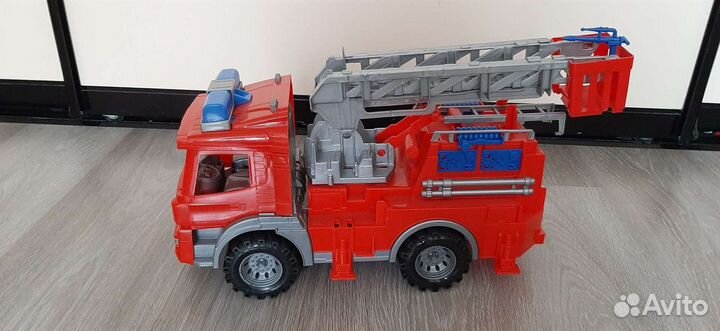Большая пожарная машина