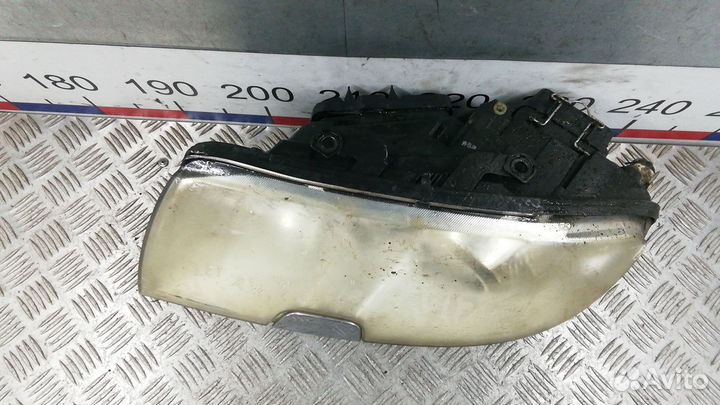 Фара Skoda SuperB (2001-2008)