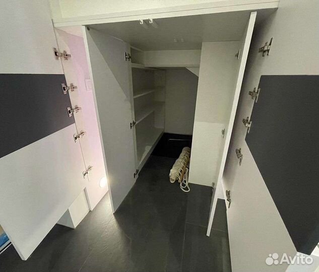 Парящий шкаф