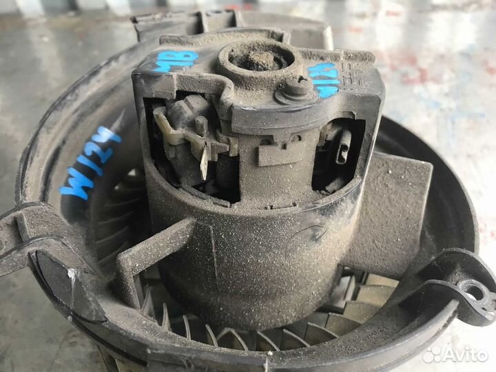 Мотор вентилятор отопителя Mercedes Benz W124