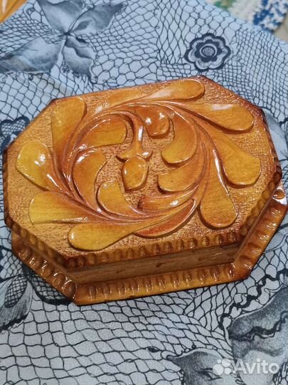 Ваза декоративная, шкатулки резные
