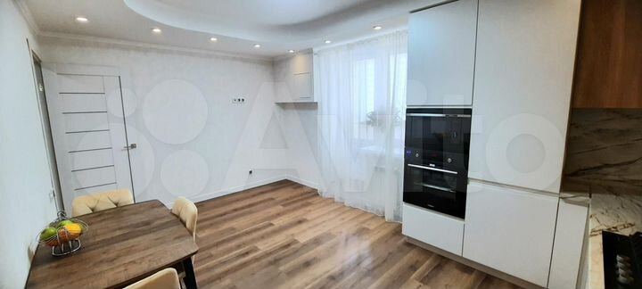 2-к. квартира, 71,3 м², 1/10 эт.