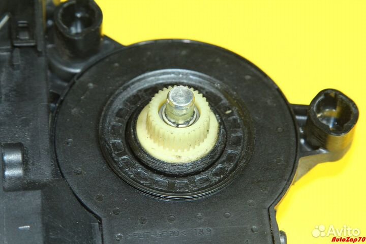 VW Phaeton Моторчик стеклоподъемника передний прав