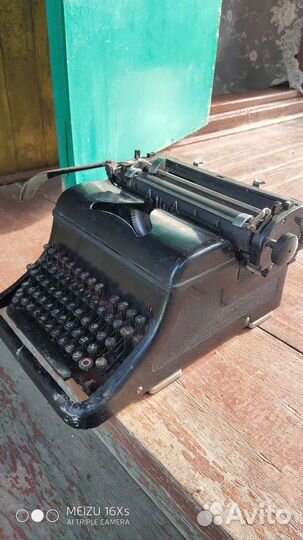 Пишущая машинка Olimpia M10