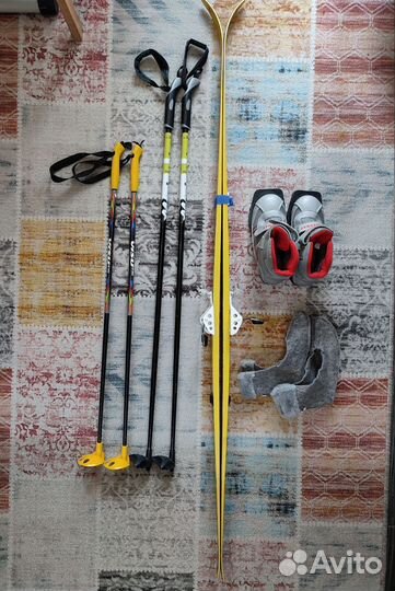 Лыжи 150см, палки 83 и 100см, ботинки 34р