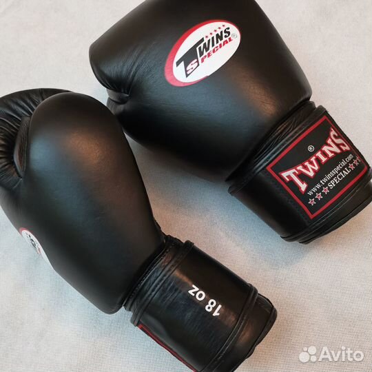 Боксерские перчатки Twins кожаные