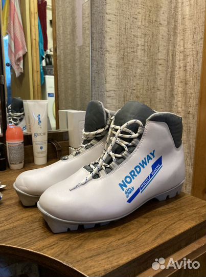 Лыжные ботинки