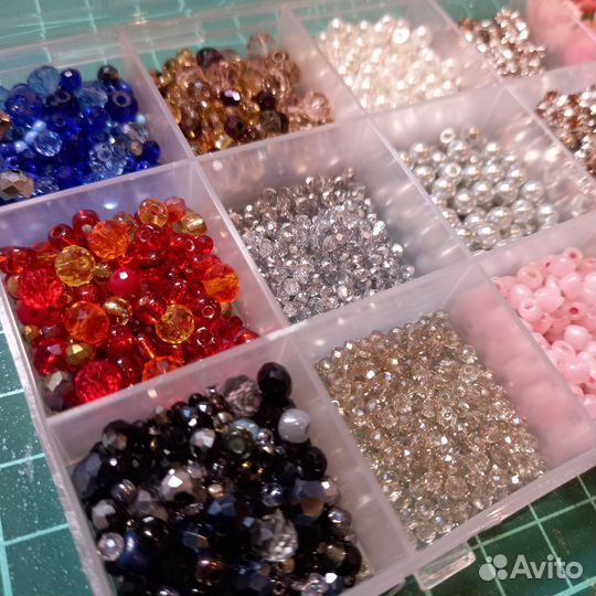 Набор из бусин и стразовых цепочек