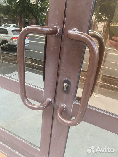 Дверь входная алюминиевая бу