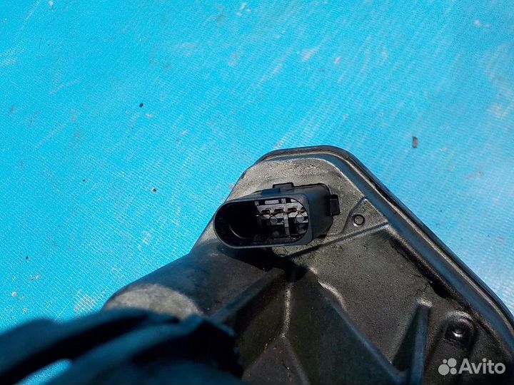 Дроссельная заслонка правая volkswagen Touareg 200