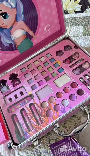 Набор для макияжа детский в чемодане lana новый