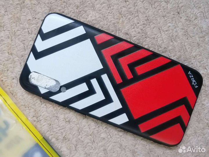 Чехлы на телефон