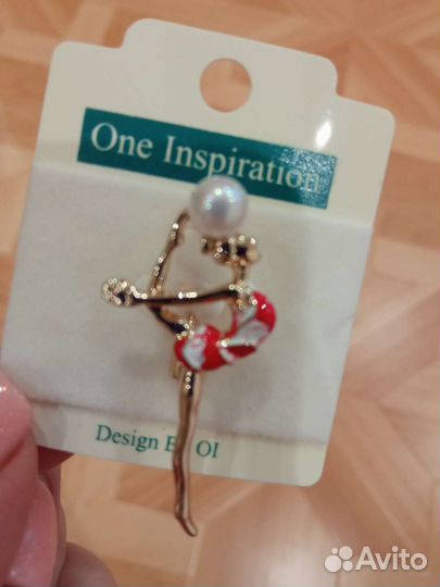 Броши, спортивная тематика