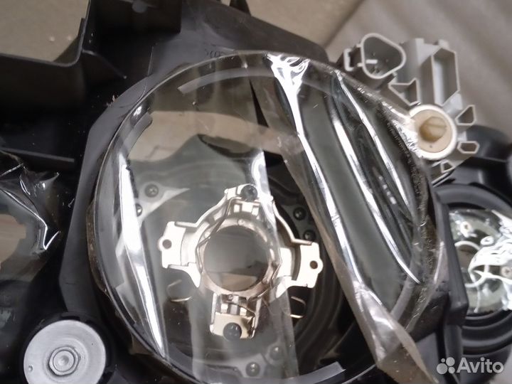 Фара правая на Тойота Камри 50 ксенон