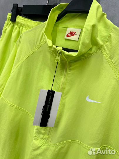 Яркий костюм Stussy