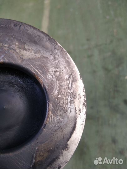 Поршня VW Passat B6 BKP 2л TDI