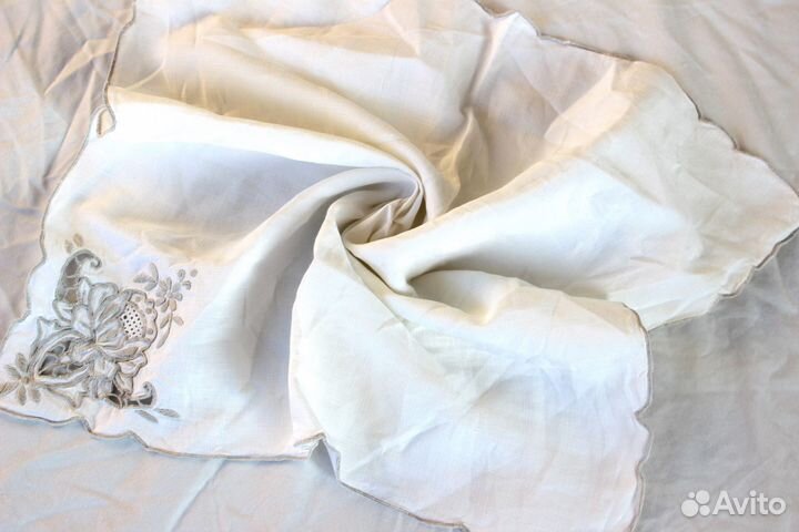 Салфетка декоративная с вышивкой Роза