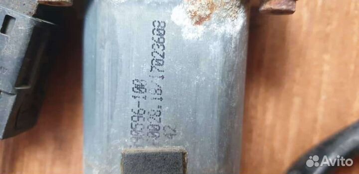 Стеклоподъемник передний правый на Mercedes w220