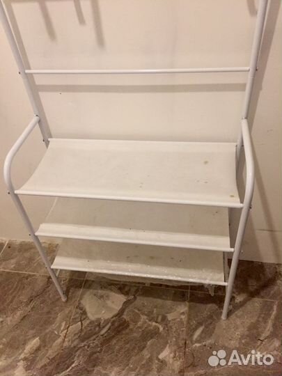 Вешалка с полочкой