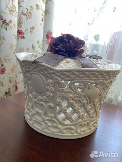 Фарфоровая корзина с крышкой