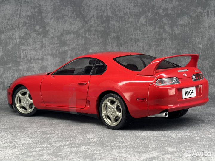 Модель toyota supra 1/18 solido