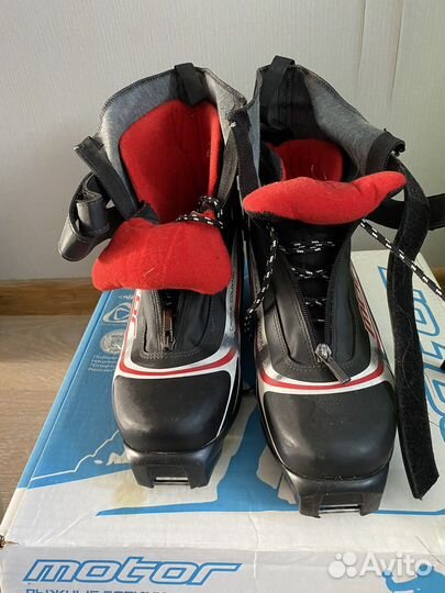 Лыжные ботинки