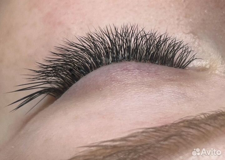 Наращивание ресниц, оформление бровей