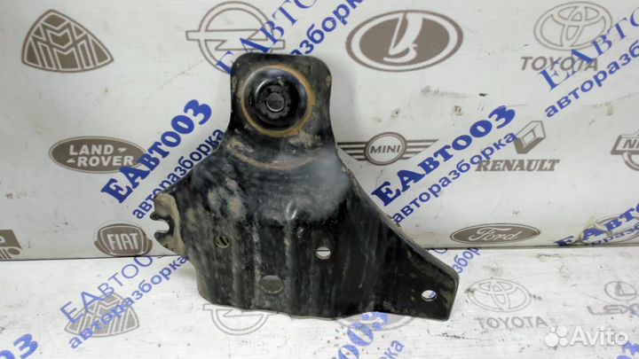 Кронштейн передней балки правый Chevrolet Aveo (T2