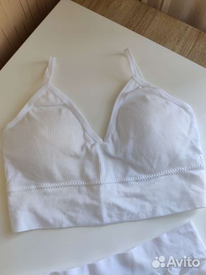 Комплект нижнего белья новый 42 44 топ трусики